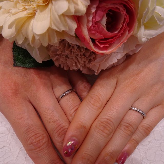 【ラザール ダイヤモンド(LAZARE DIAMOND)の口コミ】 結婚指輪はハーフエタニティで探してました。ストレートのハーフエタニテ…