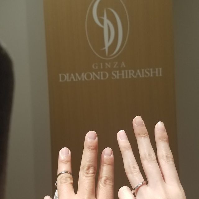 【銀座ダイヤモンドシライシの口コミ】 せっかくなので、お店にあるさまさな種類の指輪をつけさせてもらいました…