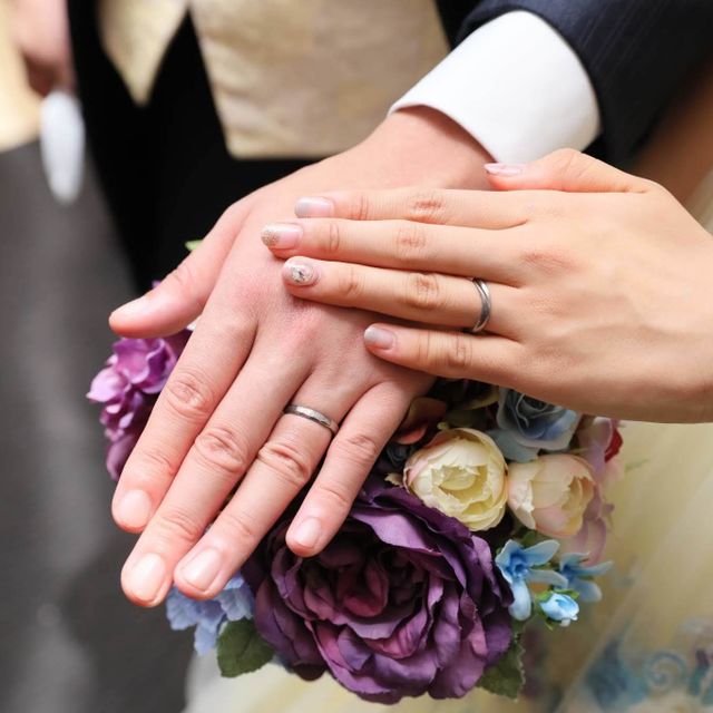 【プロドットコムの口コミ】 金属アレルギーの出ない素材というのが絶対条件だったので、ネットでそう…