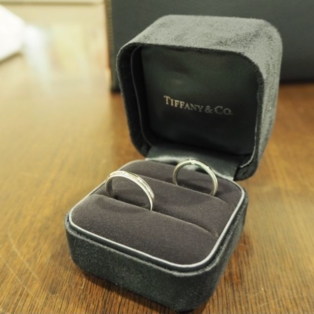 【ティファニー(Tiffany & Co.)の口コミ】 婚約指輪と同じでティファニーにしようと初めから決めていました。
細身で…