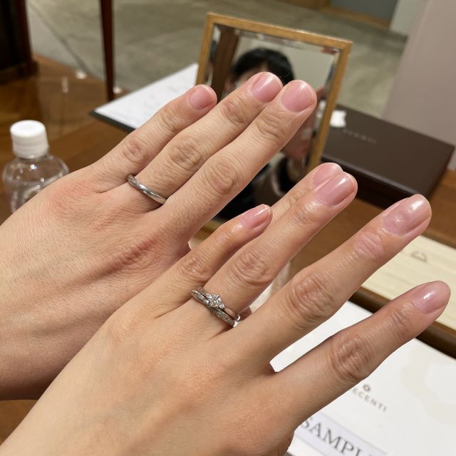 【TRECENTI(トレセンテ)の口コミ】 婚約指輪と重ね付けした場合真ん中の3石のダイヤを綺麗に引き立たせてくれ…