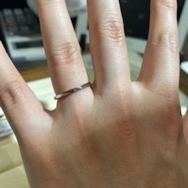 【TRECENTI(トレセンテ)の口コミ】 婚約指輪はダイヤ付きの豪華な指輪をもらったので、結婚指輪はシンプルな…