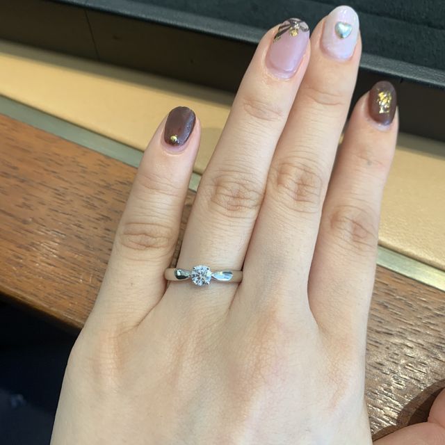 【ティファニー(Tiffany & Co.)の口コミ】 ティファニーセッティングもおすすめされたのですが、高さがだいぶ出て、…