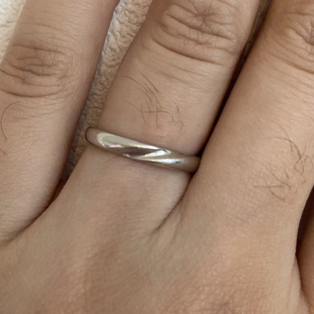 【ラザール ダイヤモンド(LAZARE DIAMOND)の口コミ】 女性と男性でデザインがペアのデザインになっており、シンプルなデザイン…