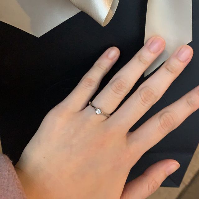 【エクセルコダイヤモンド(EXELCO DIAMOND)の口コミ】 価格がお手頃で、他のお店の商品と比べても、光り方がとても良かったです…