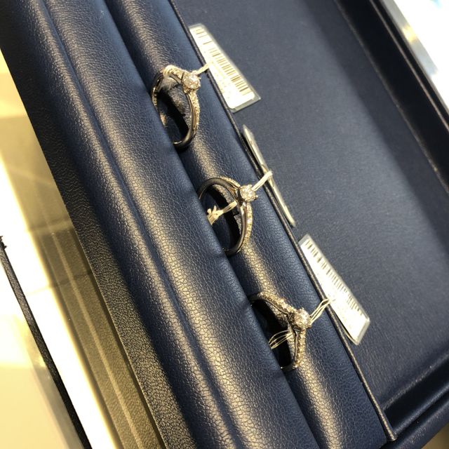 【銀座ダイヤモンドシライシの口コミ】 元からメレダイヤがついたキラキラしたデザインの指輪を検討していました…