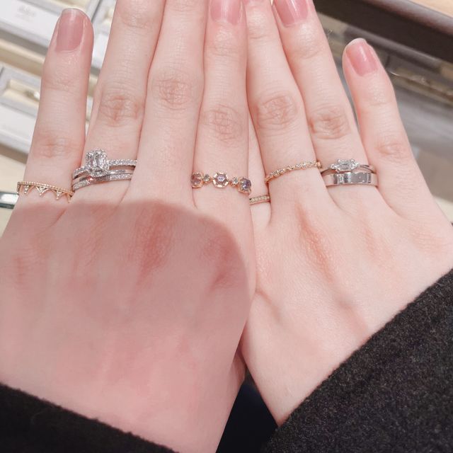 【ORECCHIO(オレッキオ)の口コミ】 HPで見た際に気になったリングを試着させていただきました。
左手薬指に付…