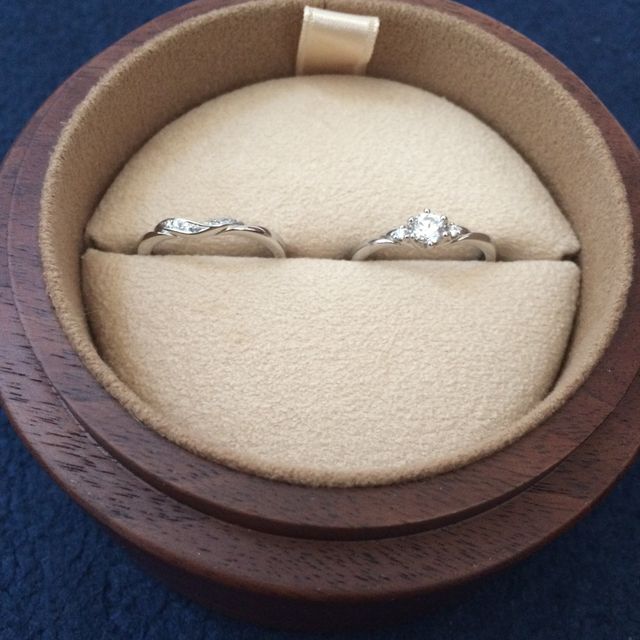 【COLANY(コラニー)の口コミ】 重みがあるのに違和感の無い着け心地や、結婚指輪と婚約指輪を一緒に着け…