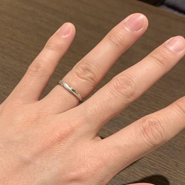 【銀座ダイヤモンドシライシの口コミ】 圧倒的なデザイン性が決め手でした。一目見てこれ以外ないと思ったほどで…