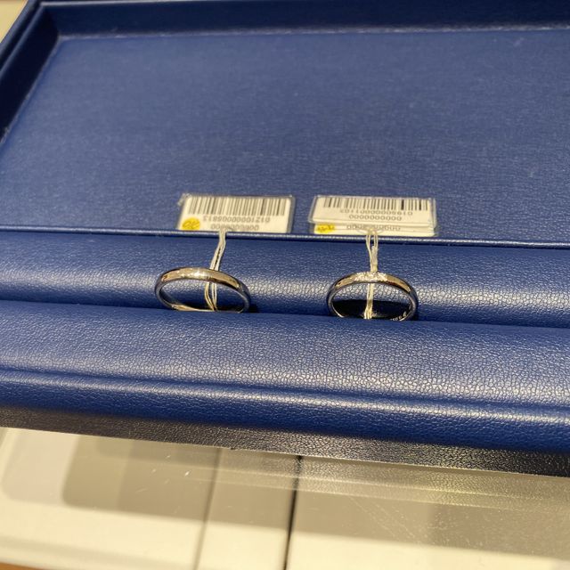 【銀座ダイヤモンドシライシの口コミ】 当初石無しのシンプルな指輪を探していましたが、こちらのお店で石ありの…