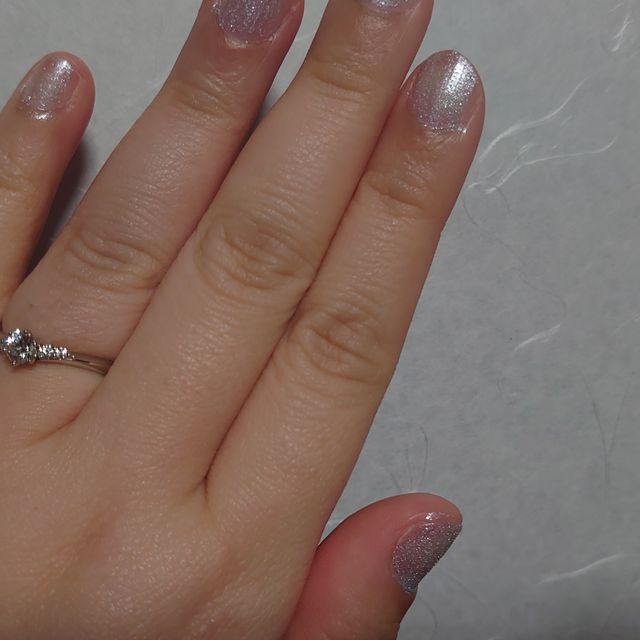 【銀座ダイヤモンドシライシの口コミ】 デザインはかなり迷いましたが、担当の方に私の指の形に合うのはウェーブ…