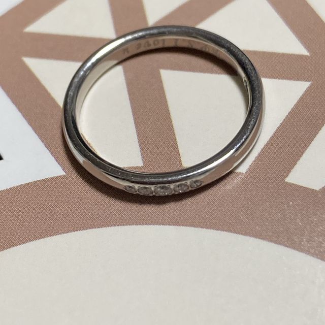 【アイプリモ(I-PRIMO)の口コミ】 婚約指輪と似合うように彼が選んでくれたものです。
最初は何にしようかと…