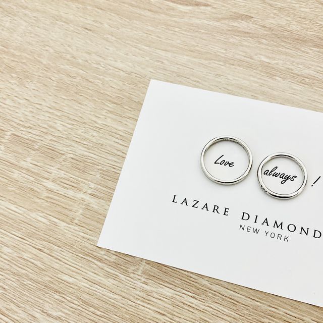 【ラザール ダイヤモンド(LAZARE DIAMOND)の口コミ】 ストレートでシンプルな物を探していました。
最初はダイヤが多い物がいい…