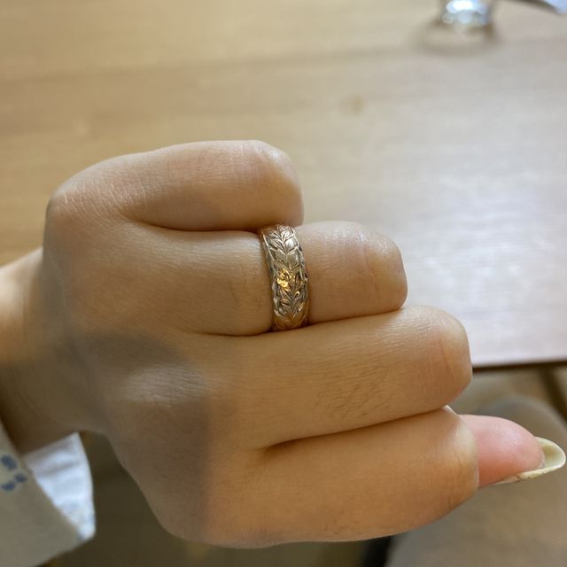 【Makana(マカナ)の口コミ】 ひとつひとつ手彫りで作っていると言うこと
２つのリングを続けて彫ってい…