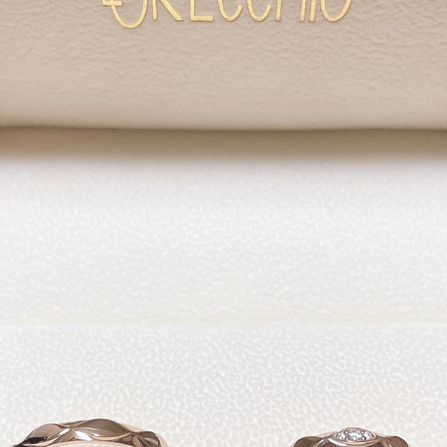 【ORECCHIO(オレッキオ)の口コミ】 男性用も女性用もピンクゴールドにしましたが、肌馴染みが良く男性でも違…