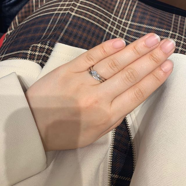【銀座ダイヤモンドシライシの口コミ】 お店の方の対応も良く、いろいろな条件に合った指輪を選んでくれた。付け…