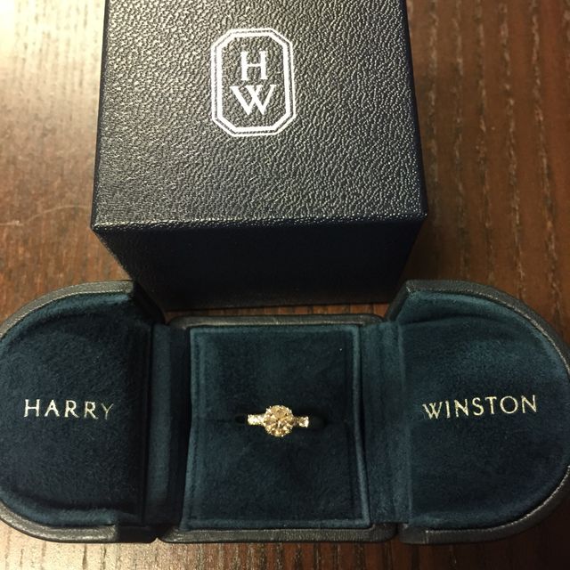 【ハリー・ウィンストン(Harry Winston)の口コミ】 ハリーウィンストン、さすがダイヤの輝きが違いました。白く光るタイプで…