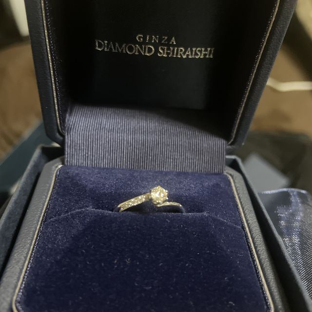 【銀座ダイヤモンドシライシの口コミ】 ダイヤモンドシライシさんで購入しました
決めてはデザインが
とてもお洒…