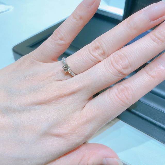 【ラザール ダイヤモンド(LAZARE DIAMOND)の口コミ】 世界三大カッターということもあり、ダイヤモンドのカットの技術が素晴ら…