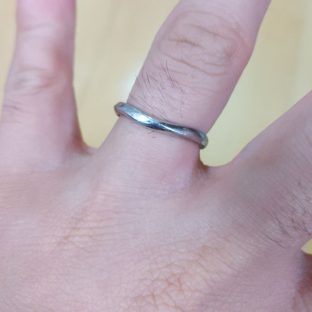 【銀座ダイヤモンドシライシの口コミ】 ストレートというよりはV字タイプの指輪を探しており、数ブランドを回りま…
