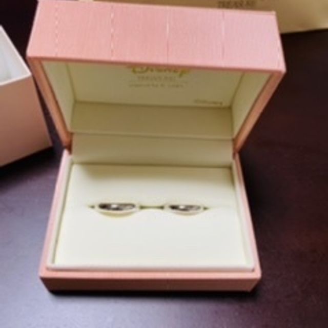 【ケイウノ ブライダル(K.UNO BRIDAL)の口コミ】 2人とも普段は仕事があるので外側は装飾の少ないシンプルなものがいいと考…