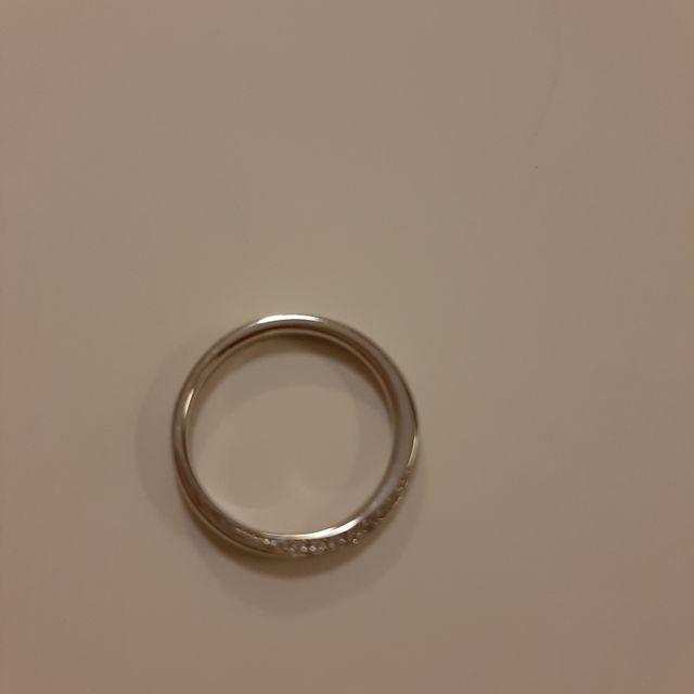 【銀座ダイヤモンドシライシの口コミ】 少し太めのリングを探していたのですが、きれいなダイヤで細身のリングも…