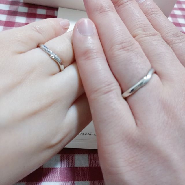 【アイプリモ(I-PRIMO)の口コミ】 カーブがかったデザインのペアリングです。２つ重ねるとピッタリと重なり…