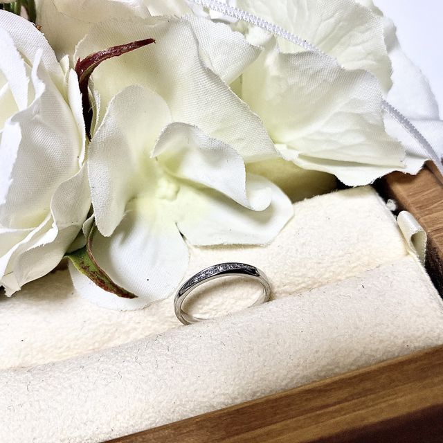 【Flowaves(フロウェーブス)の口コミ】 シンプルで色が鮮やかでとてもキレイ色だったので心がとても惹かれて一目…