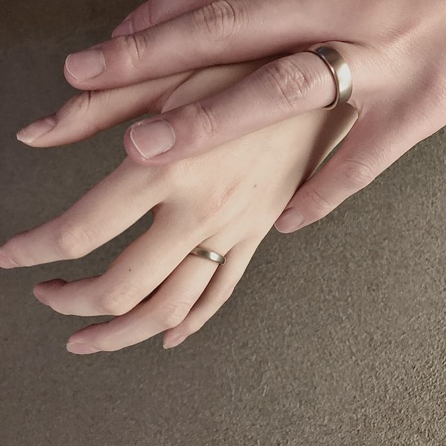【NIESSING(ニーシング)の口コミ】 結婚指輪の色はゴールドとシルバーでどちらも魅力に感じていましたが、こ…