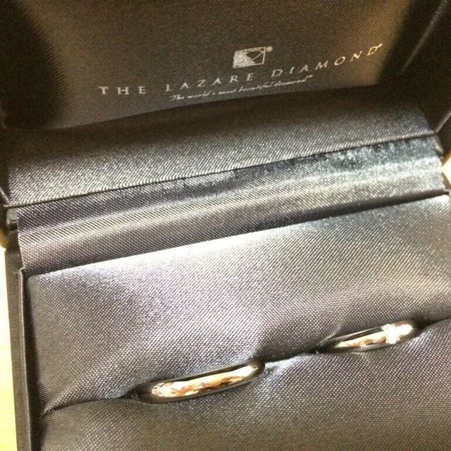 【ラザール ダイヤモンド(LAZARE DIAMOND)の口コミ】 暗い所でもダイヤがキラキラ輝く、ダイヤのカットを店員さんがスコープで…