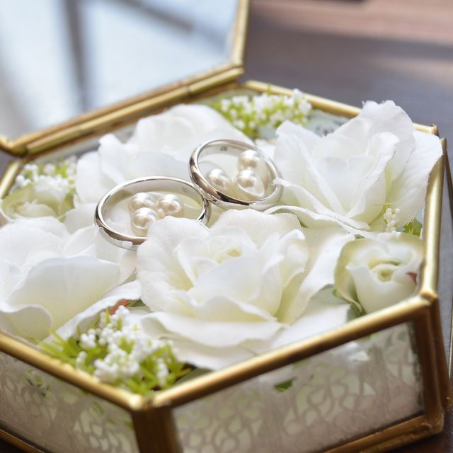 【ラザール ダイヤモンド(LAZARE DIAMOND)の口コミ】 暗い所でもダイヤがキラキラ輝く、ダイヤのカットを店員さんがスコープで…