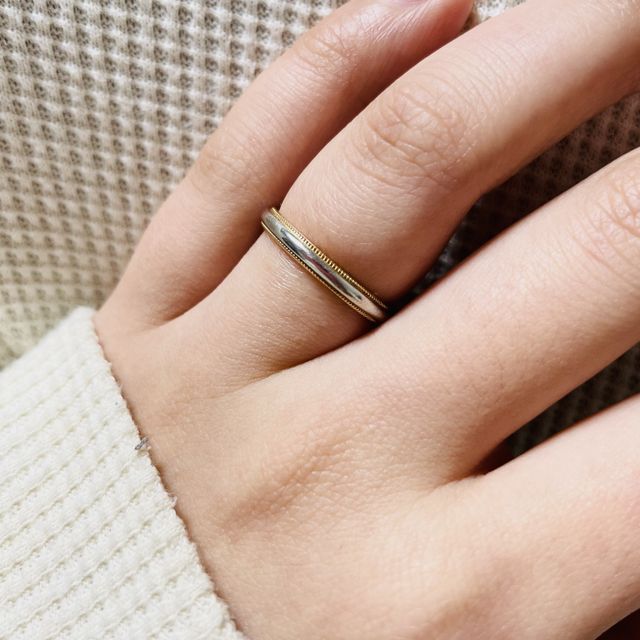 【ギンザタナカブライダル(GINZA TANAKA BRIDAL)の口コミ】 指輪の内側がピンクゴールドで縁にはミル打ちというぽこぽことしたのが付…