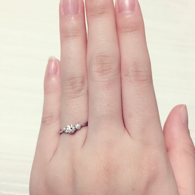 【SHINOHARA Bridal(シノハラブライダル)の口コミ】 結婚資金的に婚約指輪を購入するつもりではなかったので、
とりあえず見て…