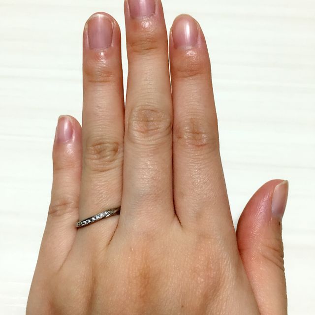 【俄(にわか)の口コミ】 夫婦ともにシンプルで細身なリングをイメージしていたので。

新婦用リン…