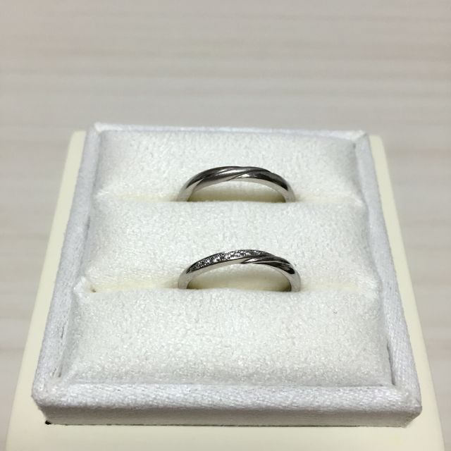 【俄(にわか)の口コミ】 夫婦ともにシンプルで細身なリングをイメージしていたので。

新婦用リン…