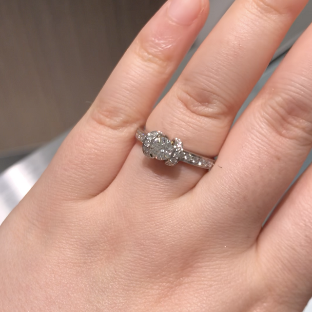 【ティファニー(Tiffany & Co.)の口コミ】 ティファニーのブルー ボックスに結ばれた、白いリボンを表現したティファ…