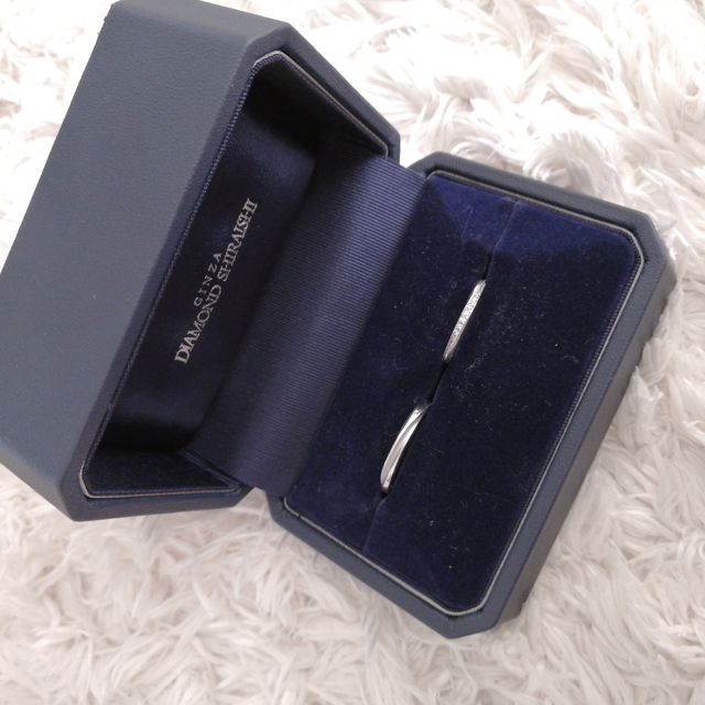 【銀座ダイヤモンドシライシの口コミ】 ストレートに近いウェーブ、かつ細いリングを探していました。
夫も同じよ…