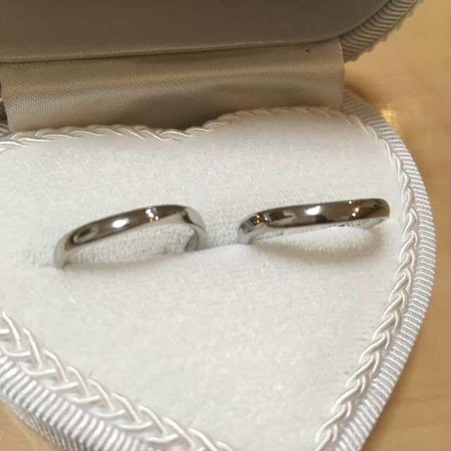 【銀座ダイヤモンドシライシの口コミ】 どちらもS字までいかないですが少し捻りがありとても気に入っています。
…