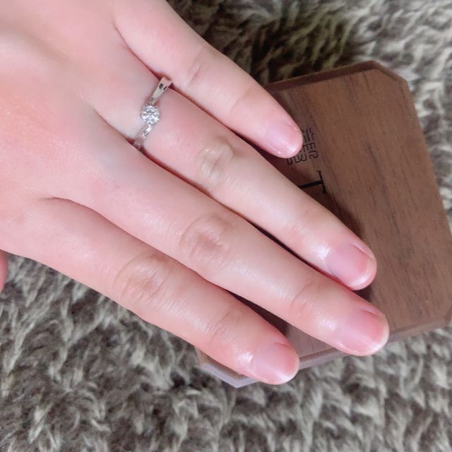 【TANZO.(鍛造指輪)の口コミ】 ダイヤモンドは、彼が数種類のダイヤモンドを拡大したり、光に当てたりと…