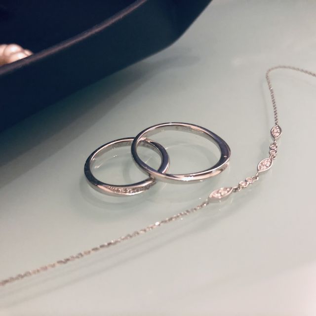 【銀座ダイヤモンドシライシの口コミ】 派手さよりシンプルさを。太いよりも華奢なデザインの指輪を探していたた…