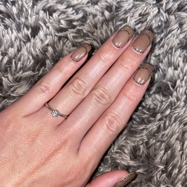 【アイプリモ(I-PRIMO)の口コミ】 デザインは、一生つけるものなので、どんな服装にも似合うシンプルなデザ…