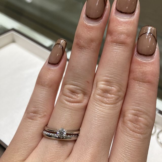 【アイプリモ(I-PRIMO)の口コミ】 デザインは、一生つけるものなので、どんな服装にも似合うシンプルなデザ…