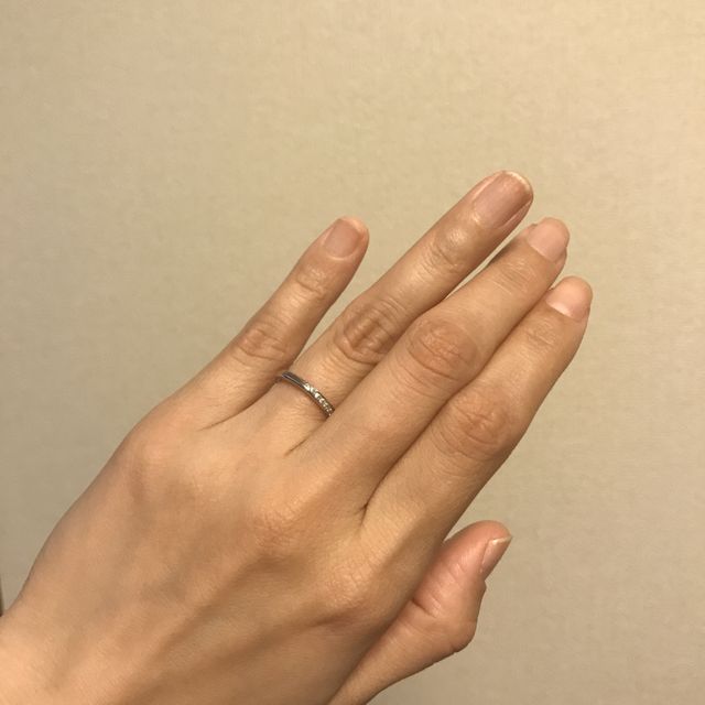 【銀座ダイヤモンドシライシの口コミ】 元々細くて華奢なデザインが希望で、少しダイヤが付いているものが欲しい…