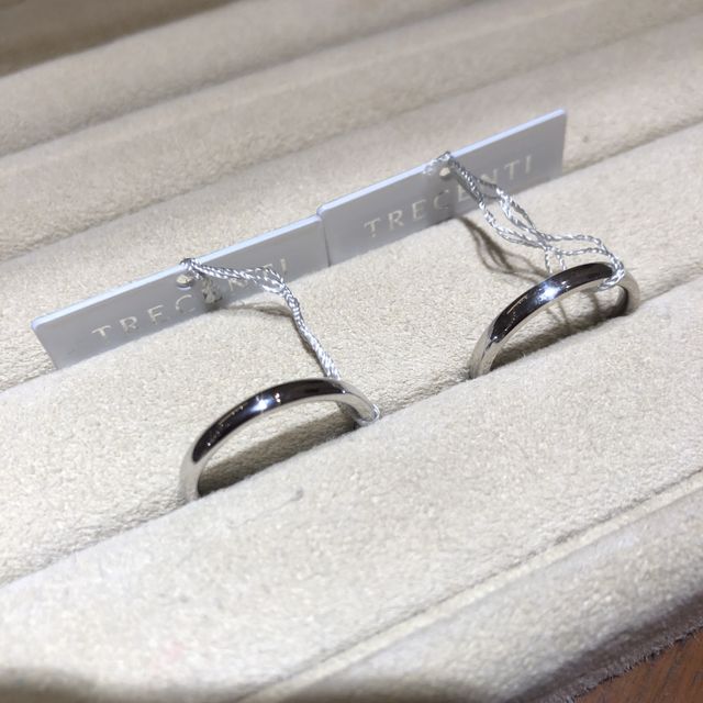 【TRECENTI(トレセンテ)の口コミ】 双子ダイヤモンドを内側に付けることで2人の特別な指輪とし、その分デザイ…