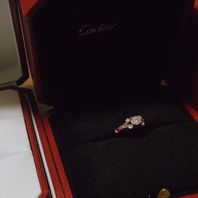 【カルティエ(Cartier)の口コミ】 気軽に着けやすい、石が大きすぎないデザインで探していたこと、結婚指輪…
