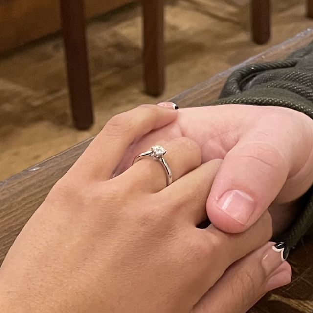 【アイプリモ(I-PRIMO)の口コミ】 私のパートナーと私がこのデザインを選んだのは、リングをシンプルに保ち…