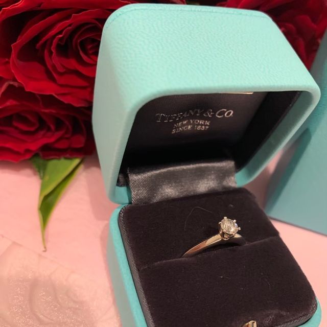 【ティファニー(Tiffany & Co.)の口コミ】 指輪のデザインがシンプルで良かったのが1番の決め手でした。またティファ…