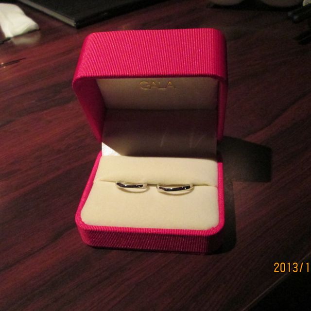 【GALA JEWELRY(ガラジュエリー)の口コミ】 私たち夫婦がこの指輪に決めたのはデザインと金額です。お互いシンプルで…