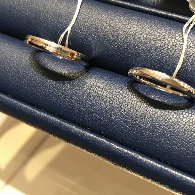 【銀座ダイヤモンドシライシの口コミ】 デザインが国内ブランドではシンプル寄りですが、多数の中から選ぶことが…