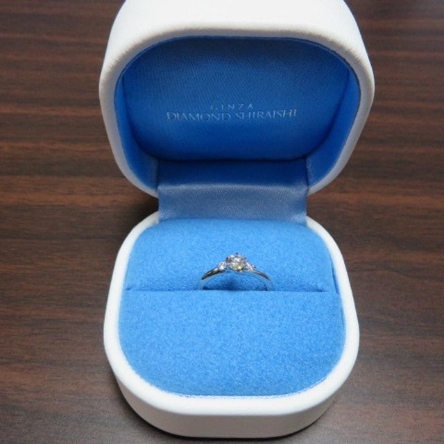 【銀座ダイヤモンドシライシの口コミ】 婚約指輪といえば、1石リングのイメージでしたが
せっかくなら普段使いも…